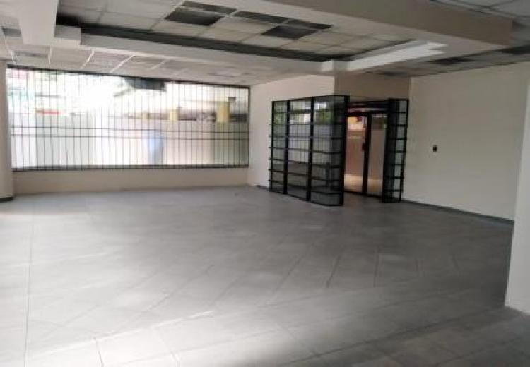 Local en venta en Gran portal Petapa Zona 12