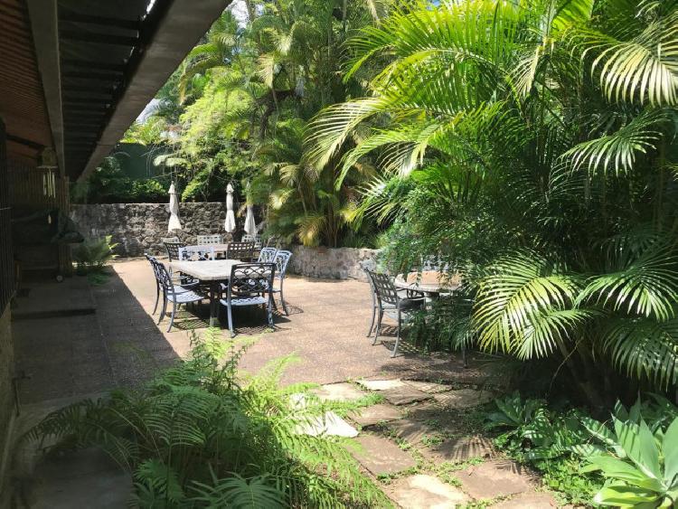 VENDO HERMOSA CASA EN ZONA 16 CERCA DE EMBAJADA AMERICA