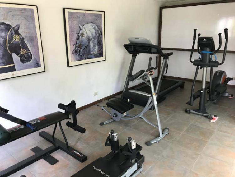 VENDO HERMOSA CASA EN ZONA 16 CERCA DE EMBAJADA AMERICA