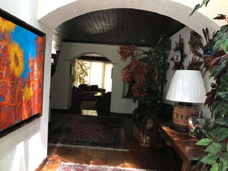 VENDO HERMOSA CASA EN ZONA 16 CERCA DE EMBAJADA AMERICA