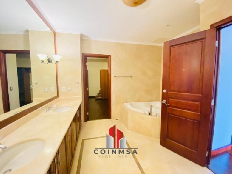 Apartamento en Renta zona 14 / Tadeus