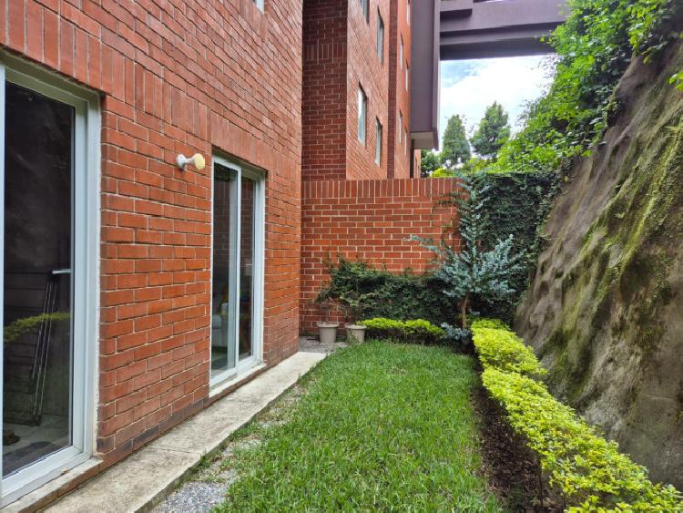 Apartamento con jardín en venta en Zona 16 VH IV