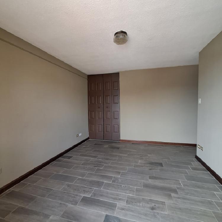 Apartamento en nivel alto en venta zona 15, remodelar