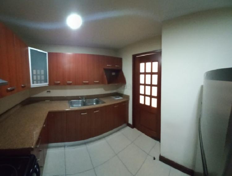 Apartamento en renta  en zona 10 cerca de 20 calle