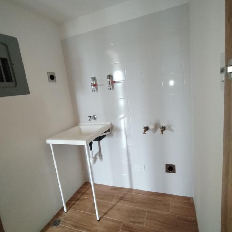 Apartamento en renta en zona 9 de 3 habitaciones