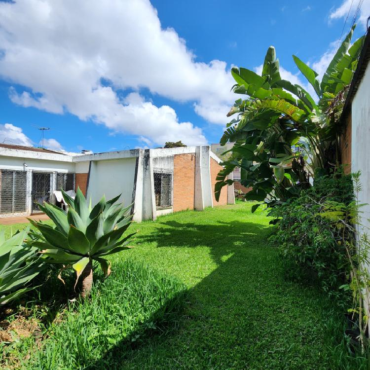 Casa-Terreno en Venta Zona 15 Colonia Trinidad