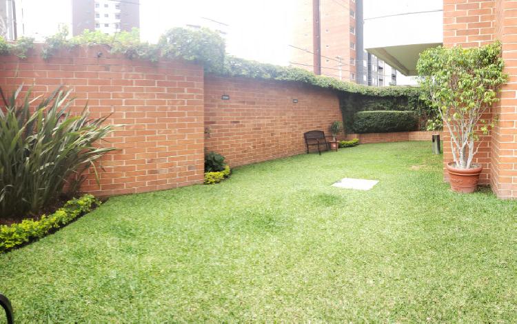 Apartamento Amplio en zona 14 Venta