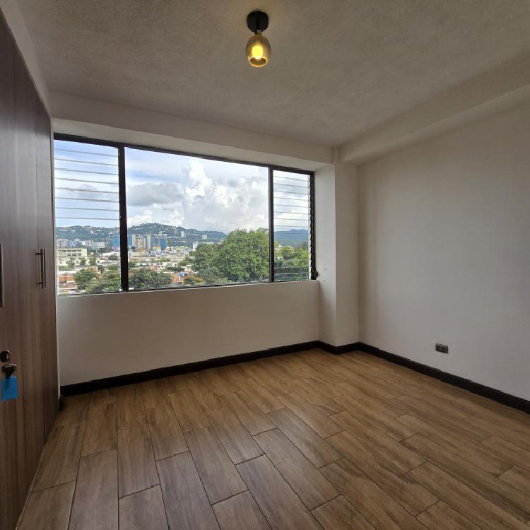 Apartamento 3 Dormitorios en Alquiler Zona 10.