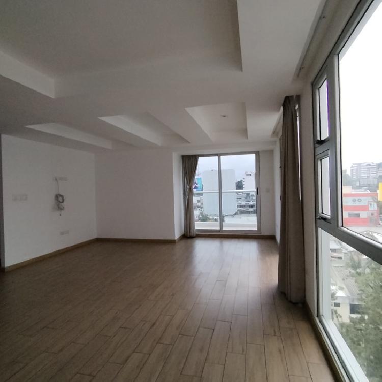 Apartamento en alquiler de 3 habitaciones en zona 10