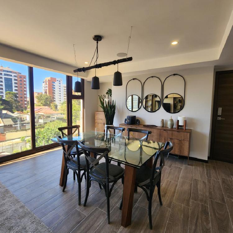 Apartamento en venta en la Zona 10 con Balcon