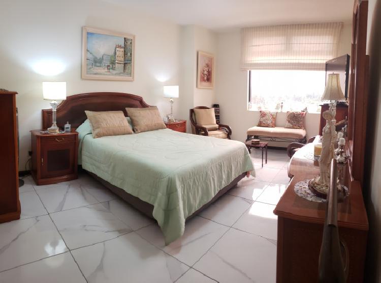 Apartamento Amplio en zona 14 Venta