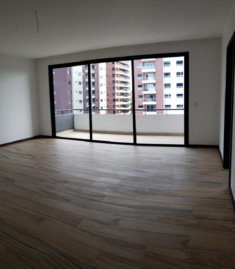 AMPLIO Apartamento en Venta ZONA 14