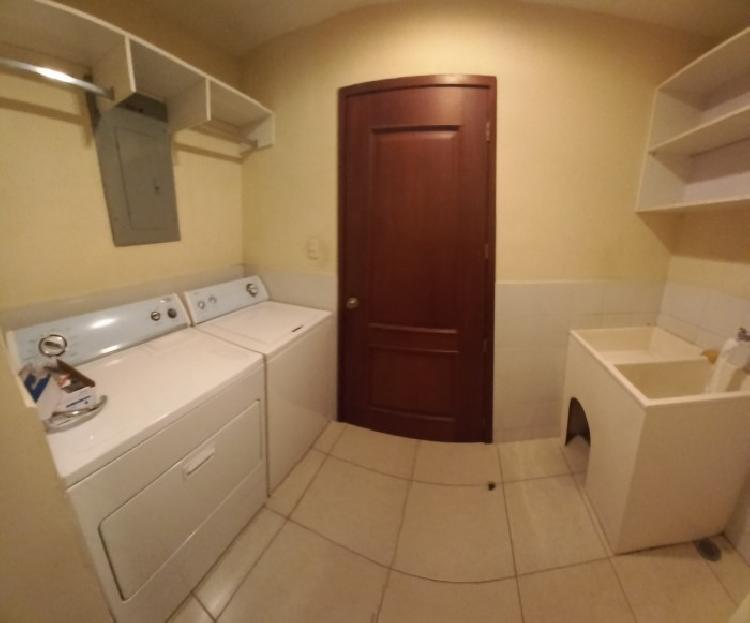 Apartamento en renta  en zona 10 cerca de 20 calle