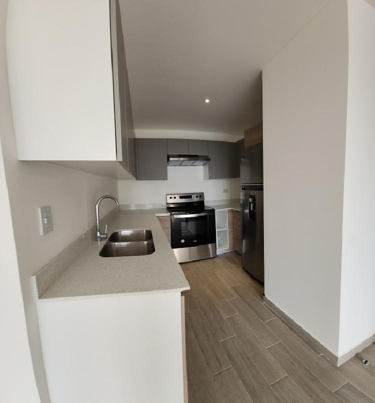 Apartamento casi-nuevo en alquiler Parque 10