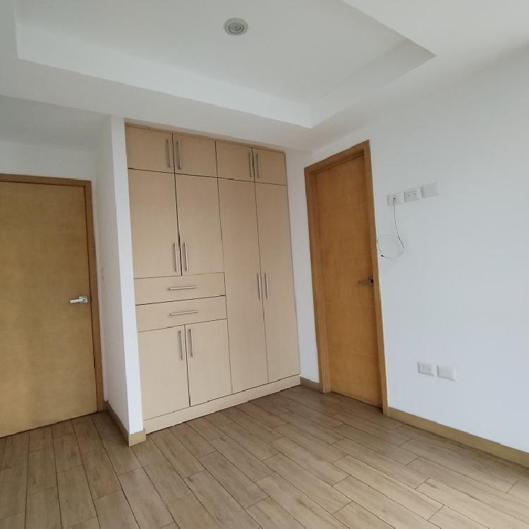 Apartamento en alquiler de 3 habitaciones en zona 10