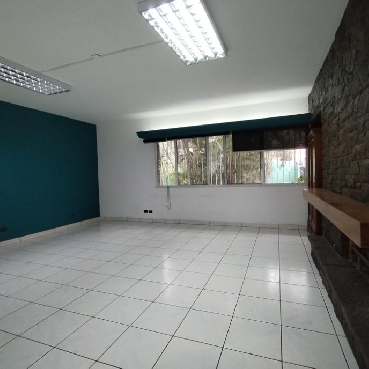 Casa para oficinas en zona 10 sobre la 6ta avenida 