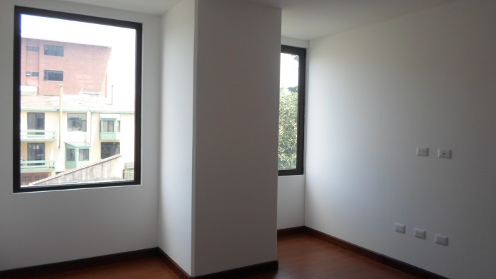 Apartamento en renta en edificio de zona 15