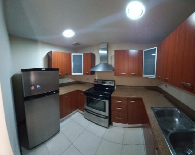 Apartamento en renta  en zona 10 cerca de 20 calle