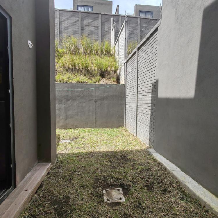 Casa en condominio Albarela en renta San José Pinula