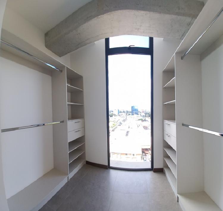 Apartamento CASI-NUEVO en Renta Zona 10 Edificio Mirá