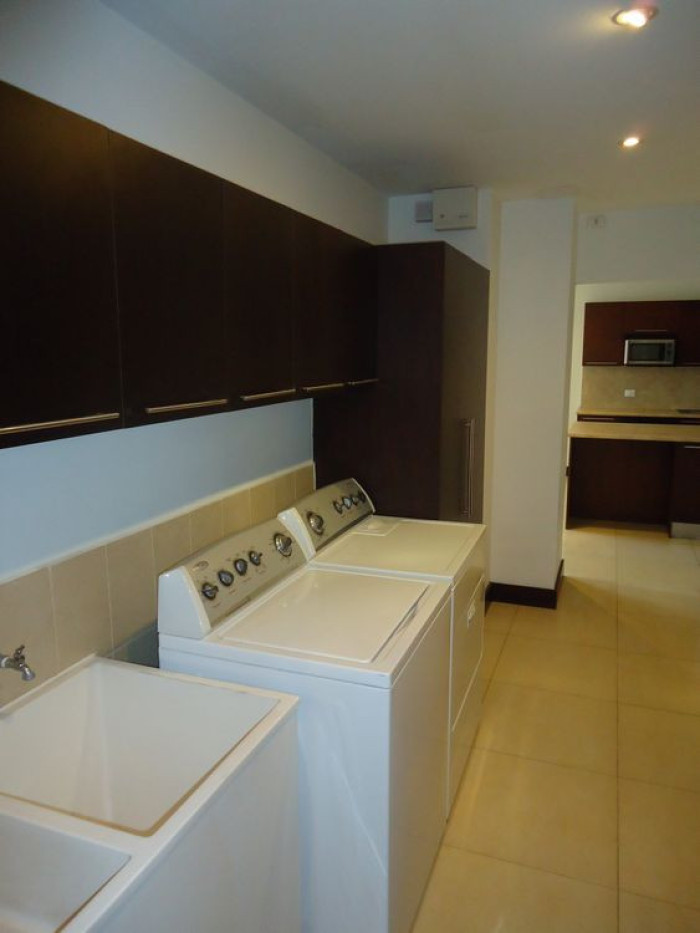 APARTAMENTO AMUEBLADO EN ALQUILER 5 AVENIDA ZONA 14 