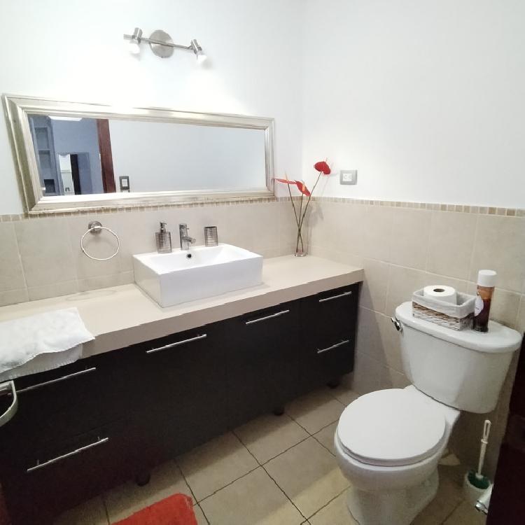 Apartamento amueblado en renta zona 10 Ciudad Vieja