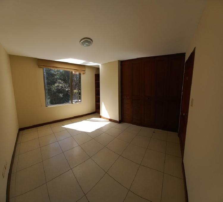 Apartamento en renta  en zona 10 cerca de 20 calle