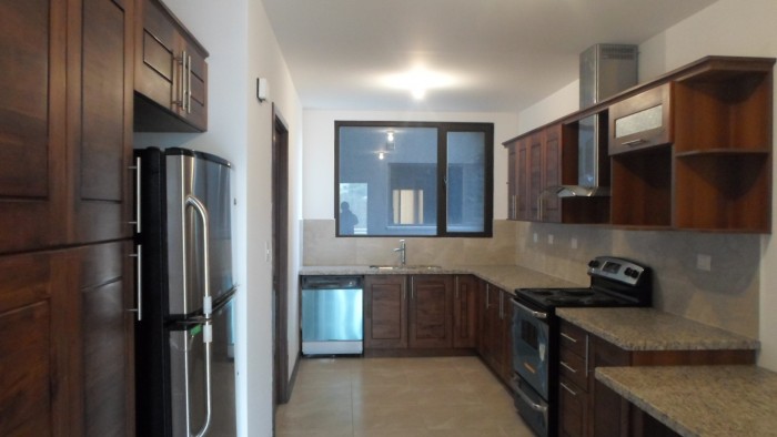 Apartamento en renta en edificio de zona 15