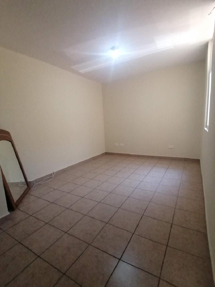 Casa en renta Quinta los Encinos zona 7 de Mixco