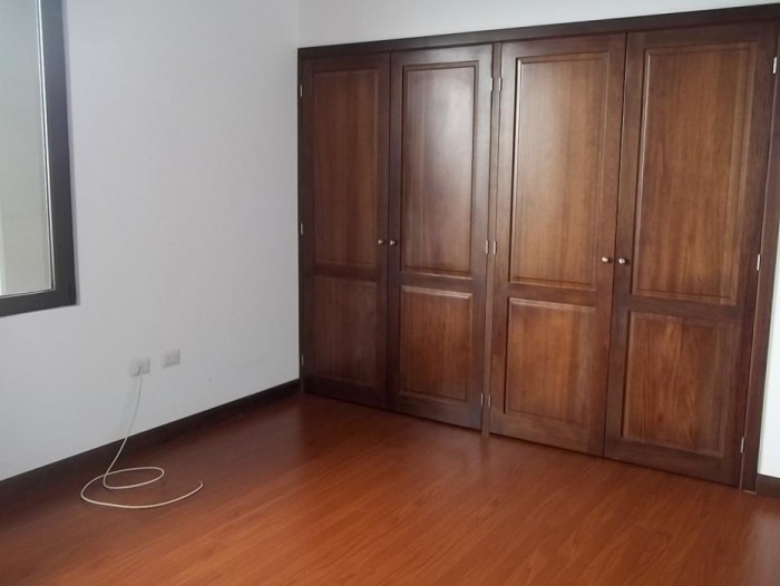 Apartamento en renta en edificio de zona 15