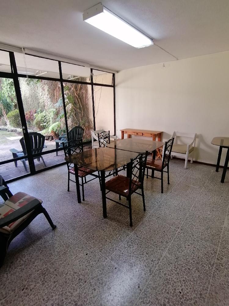 Amplio terreno en venta con construcción para demoler