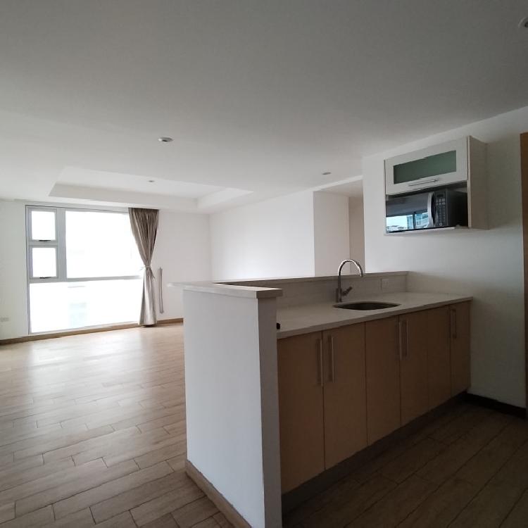 Apartamento en alquiler de 3 habitaciones en zona 10