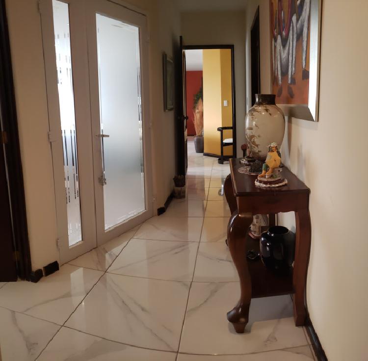 Apartamento Amplio en zona 14 Venta