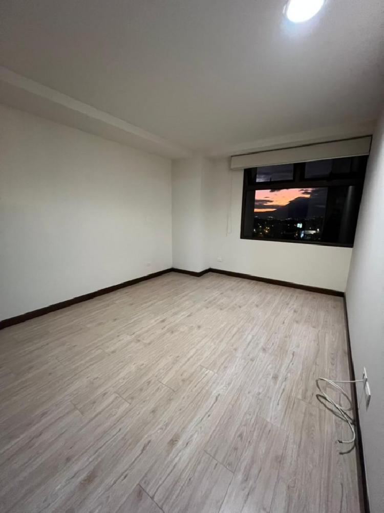 Apartamento en venta en edificio Veinti4 zona 10 