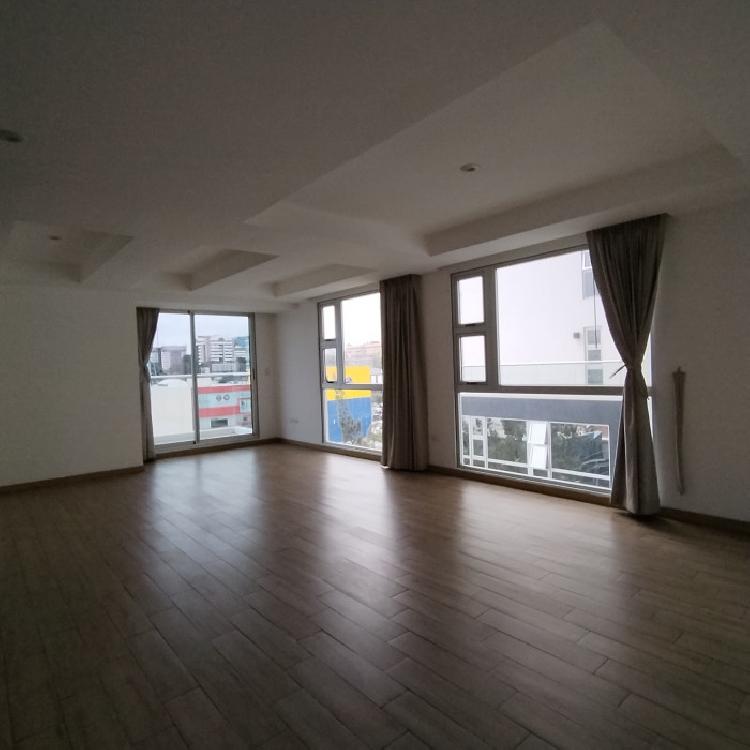 Apartamento en alquiler de 3 habitaciones en zona 10