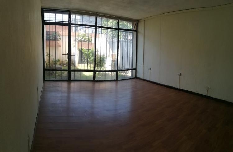 Amplio terreno en venta con construcción para demoler