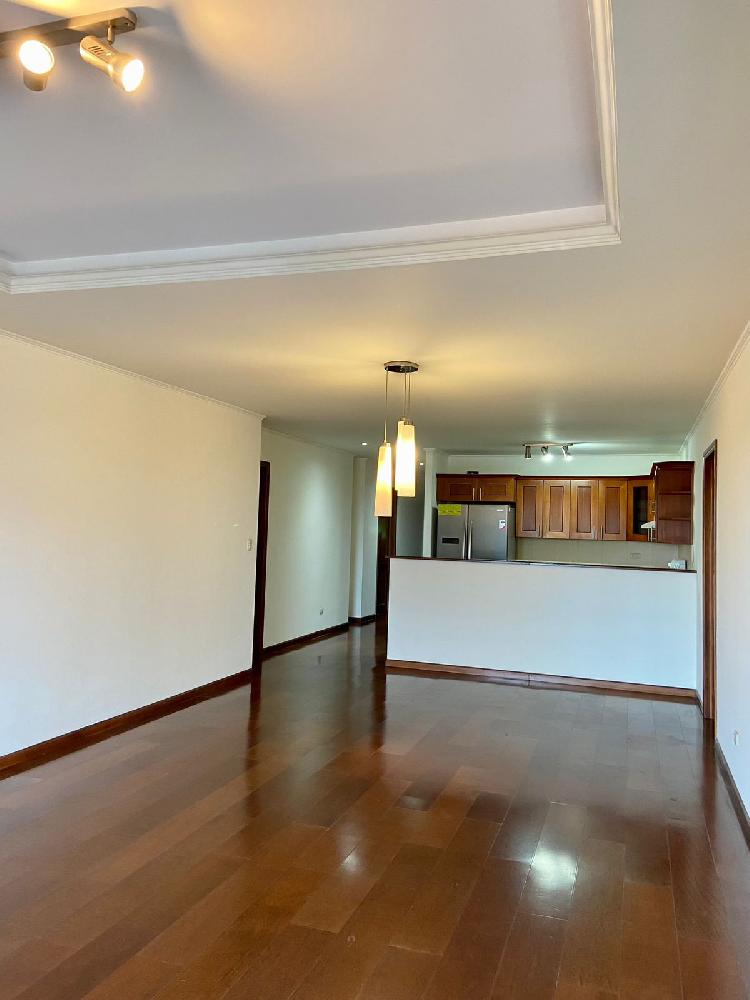 Apartamento en Renta de 2 habitaciones en zona 10 