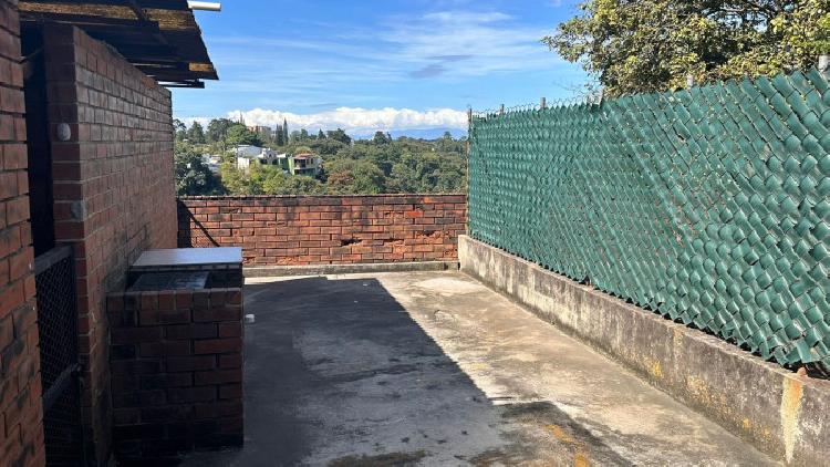 Apartamento en renta en zona 15 La Isla 