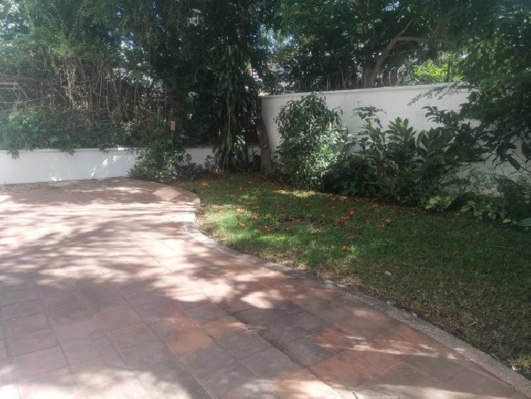 Apartamento con jardin en renta en zona 13 Guatemala