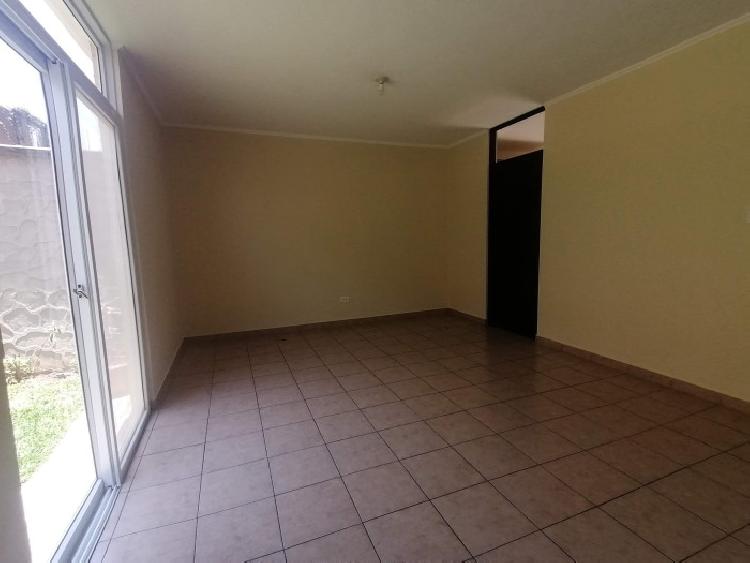 Casa en renta Quinta los Encinos zona 7 de Mixco