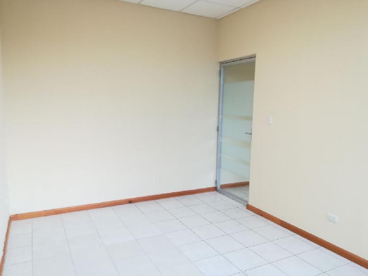 En renta Oficina Tabicada en Zona 10 