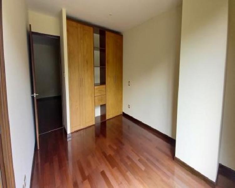 APARTAMENTO EN VENTA EN EDIFICIO SANTA FE ZONA 16