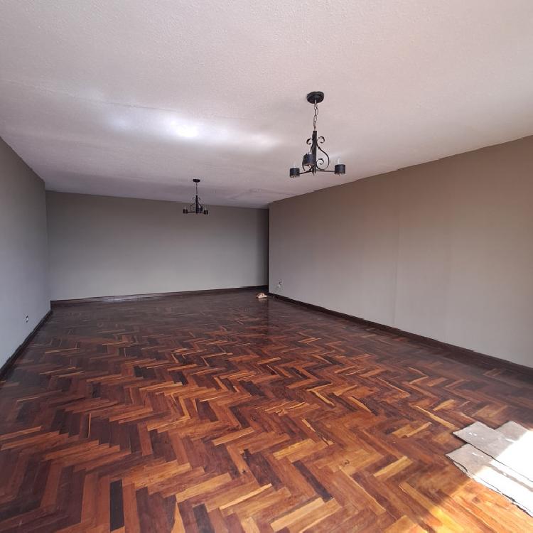 Apartamento en nivel alto en venta zona 15, remodelar