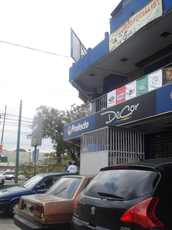 Local comercial en renta con buena ubicación en Zona 9