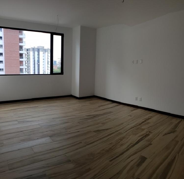 AMPLIO Apartamento en Venta ZONA 14