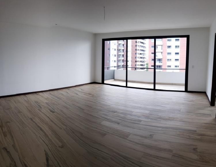 AMPLIO Apartamento en Venta ZONA 14