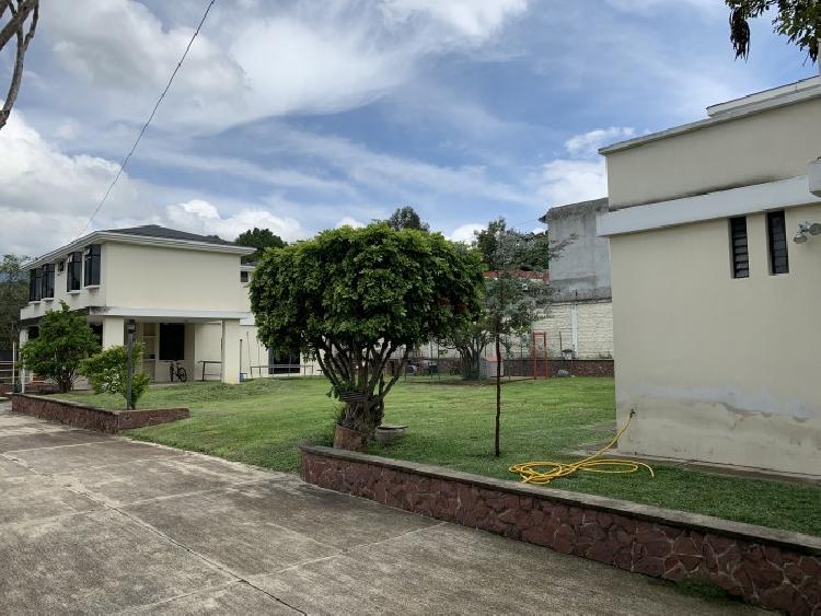 Amplia casa en venta Boulevard San Cristóbal.