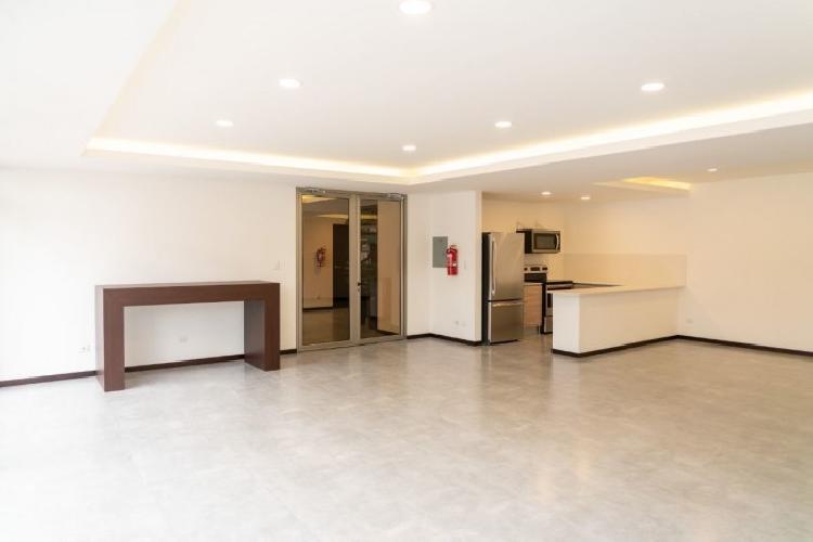 Apartamento en renta en edificio de zona 14