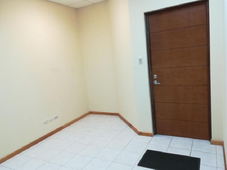 En renta Oficina Tabicada en Zona 10 