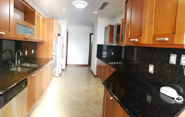 Apartamento en alquiler en zona 14 Edificio Tadeus 